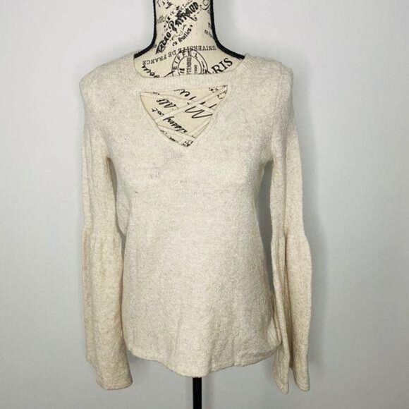 American Eagle Outfitters Sweaters - American Eagle Outfitter Bell sleeves Sweater